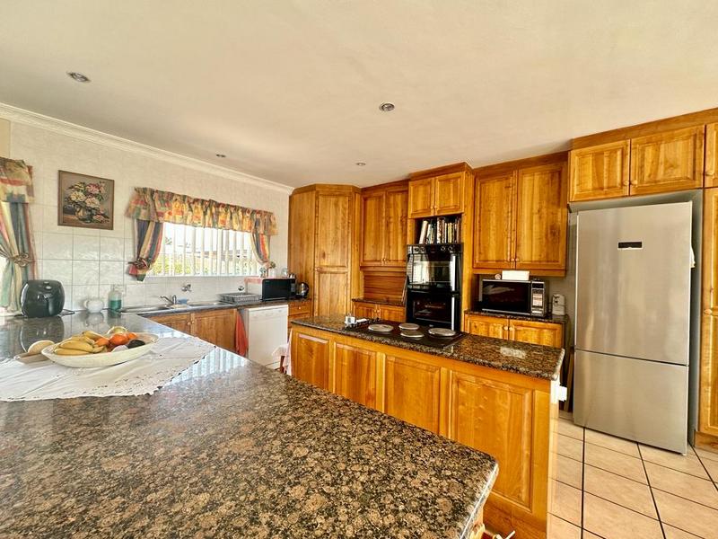 4 Bedroom Property for Sale in Stilbaai Wes Western Cape